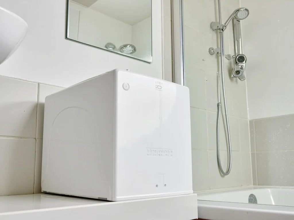 Condensation and humidity in a UK bathroom